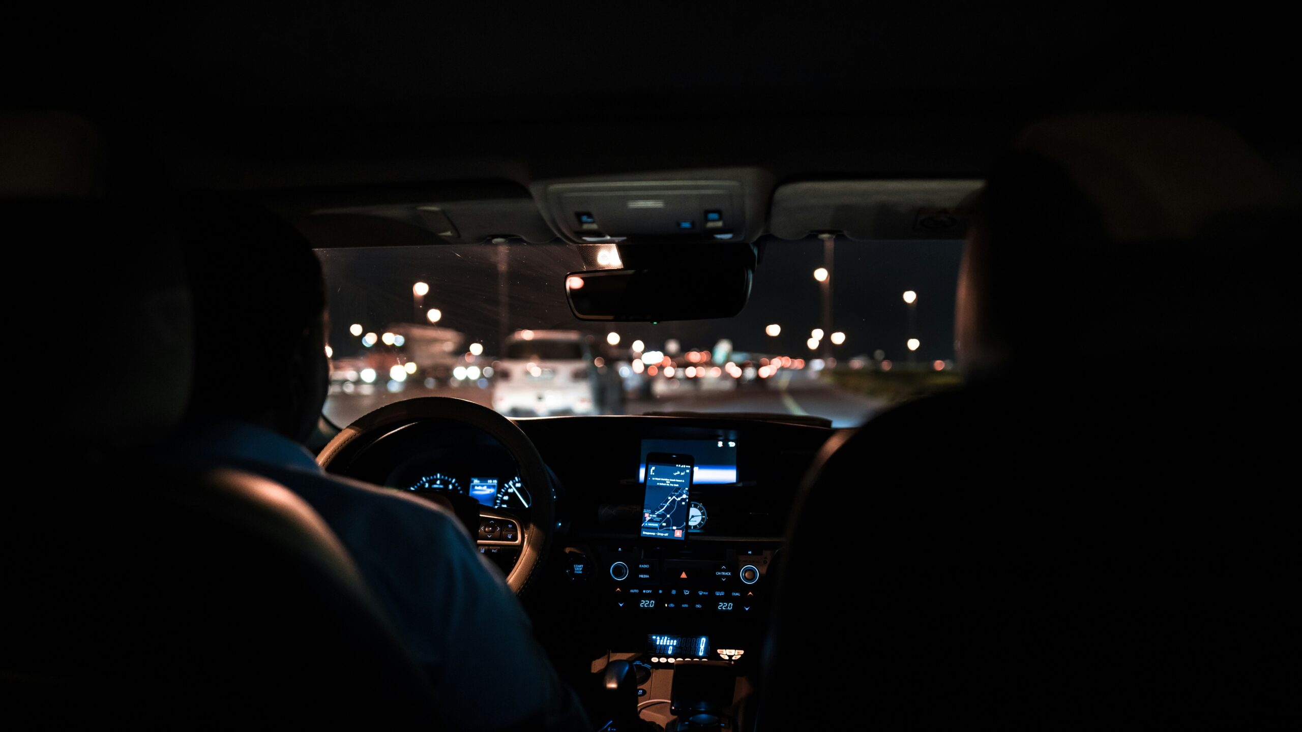 🛵 Përfitoni nga shërbimi i shpejtë dhe i besueshëm i eTaxi!